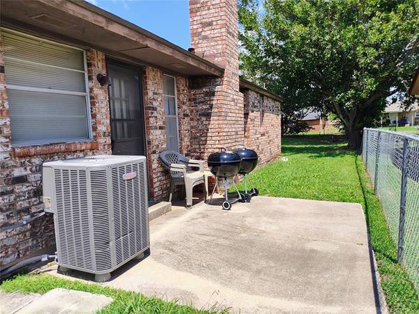 940 NW 12th ST, Moore, OK 73160