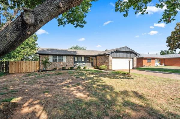 1904 S 21st ST, Chickasha, OK 73018