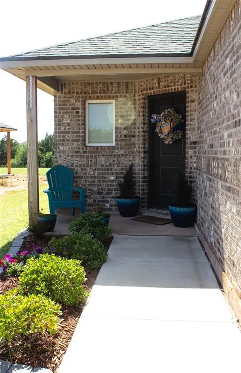 1201 N Stallion DR, Guthrie, OK 73044