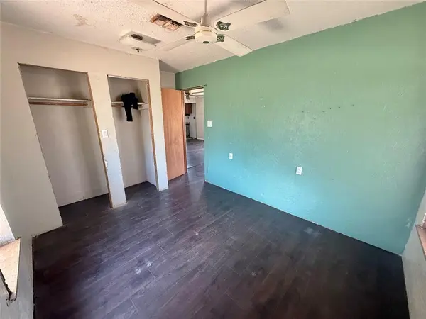 300 S 4TH ST, Sentinel, OK 73664