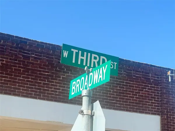 307 N Broadway, Davenport, OK 74026