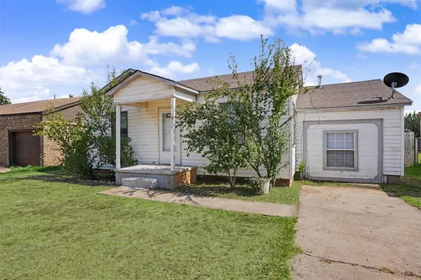 1016 E Liveoak ST, Altus, OK 73521
