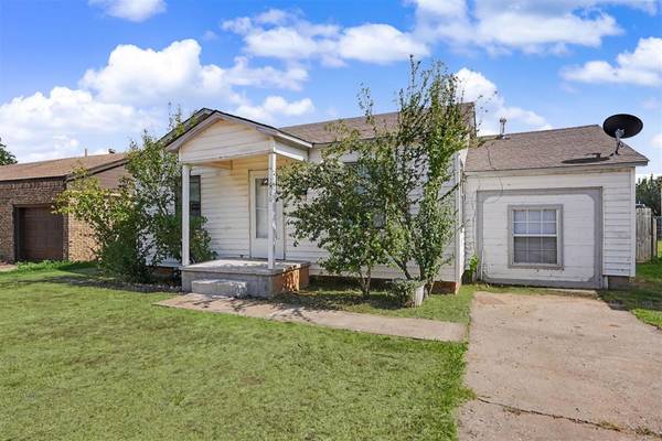 1016 E Liveoak ST, Altus, OK 73521