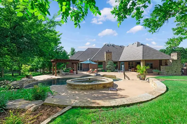 6508 Hackberry TRL, Edmond, OK 73034