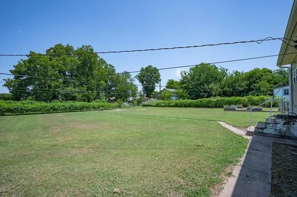 211 2nd ST, Stroud, OK 74079
