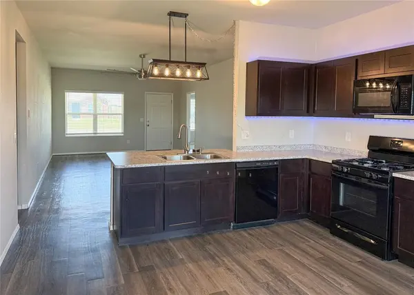 528 Fox Burrow LN, Newcastle, OK 73065