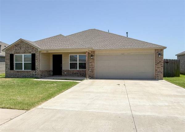 528 Fox Burrow LN, Newcastle, OK 73065