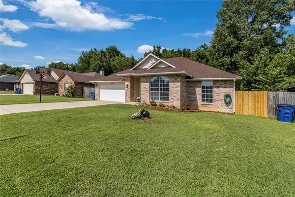 1909 Cherokee TRL, Choctaw, OK 73020