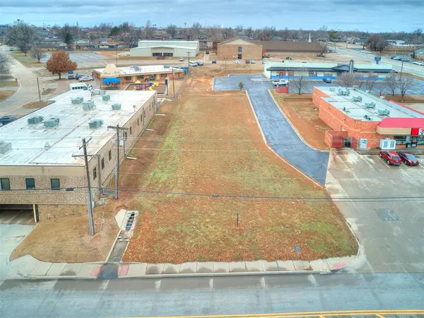 1308 Holly AVE, Yukon, OK 73099