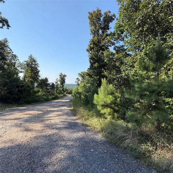 184 Vista Del Lago TRL #38, Broken Bow, OK 74728