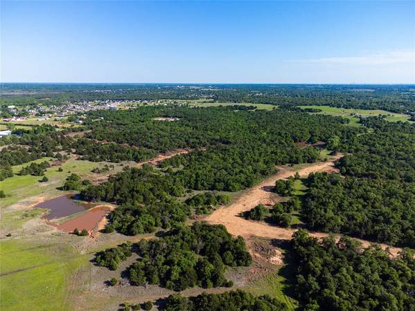678 Simpson LN, Edmond, OK 73034