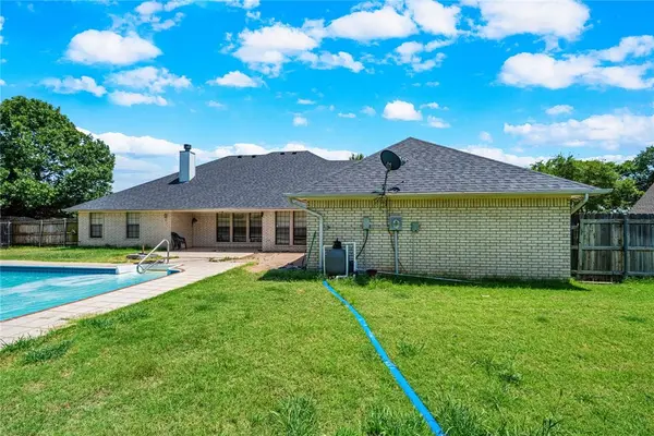 11 NW Sandy Trail LN, Lawton, OK 73505