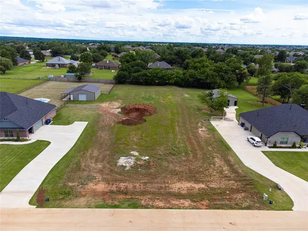 8710 Oak Tree CIR, Edmond, OK 73034