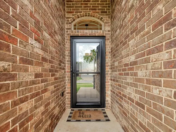 11928 SW 17th ST, Yukon, OK 73099