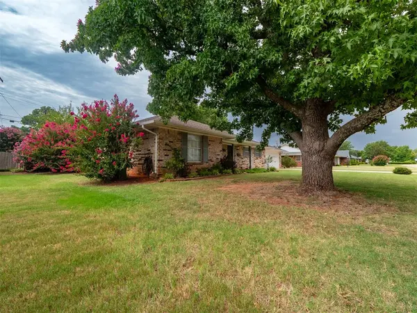 207 E Chicago ST, Shawnee, OK 74804