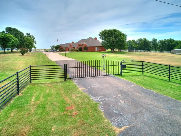 3160 Long DR, Newcastle, OK 73065