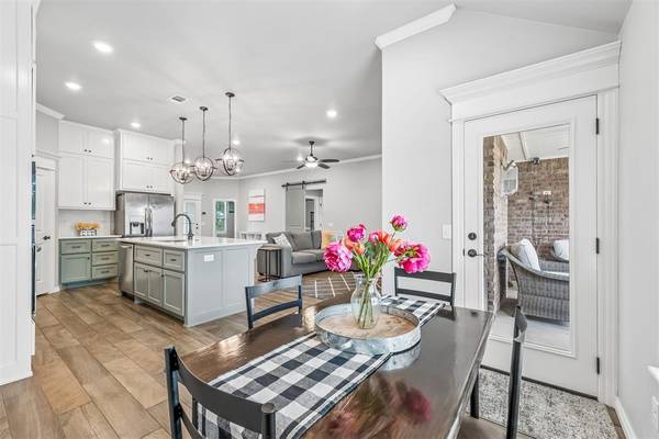 609 Side Track RD, Yukon, OK 73099