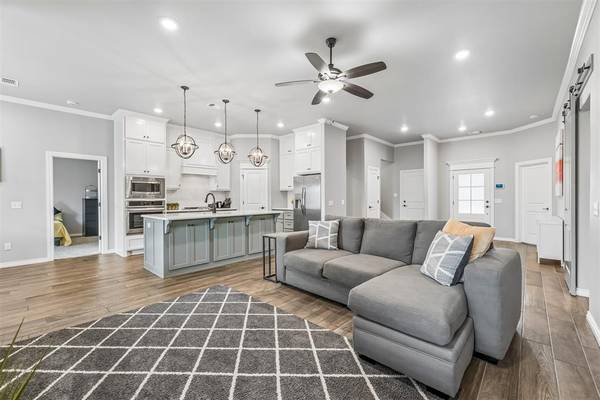 609 Side Track RD, Yukon, OK 73099