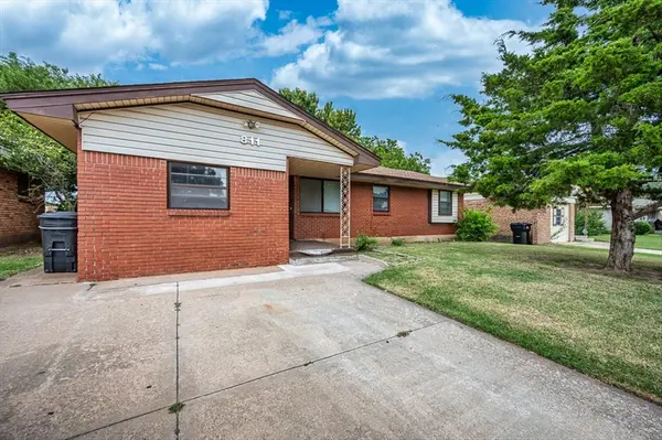 811 NW 1st ST, Moore, OK 73160