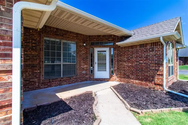 8121 Woodhue DR, Oklahoma City, OK 73135