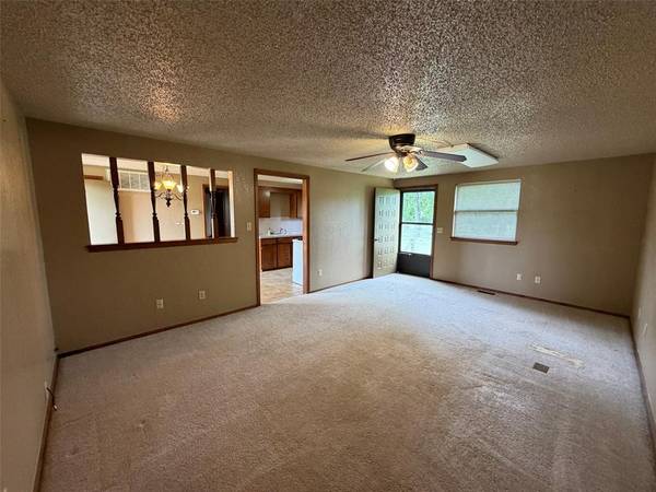 218 Quail Hollow DR, Blanchard, OK 73010