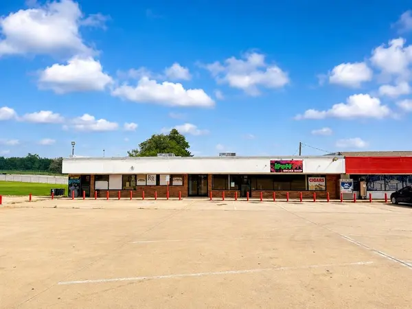 404 W Country Club RD, Chickasha, OK 73018
