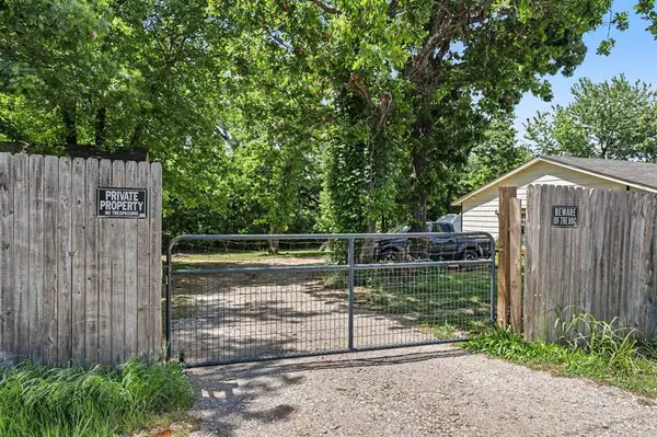 4863 S Pottawatomie RD, Newalla, OK 74857