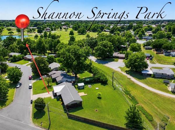 2 Shannon DR, Chickasha, OK 73018