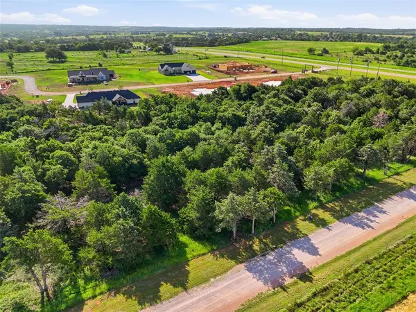 900 Creekside TRL #002, Guthrie, OK 73044