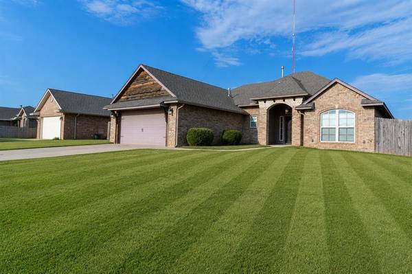 3312 Sharon DR, Moore, OK 73160