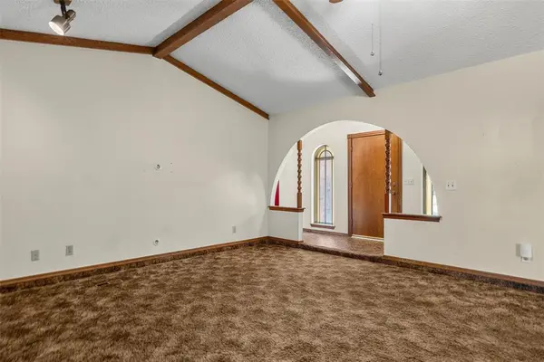 25 Corona DR, Oklahoma City, OK 73149-1805