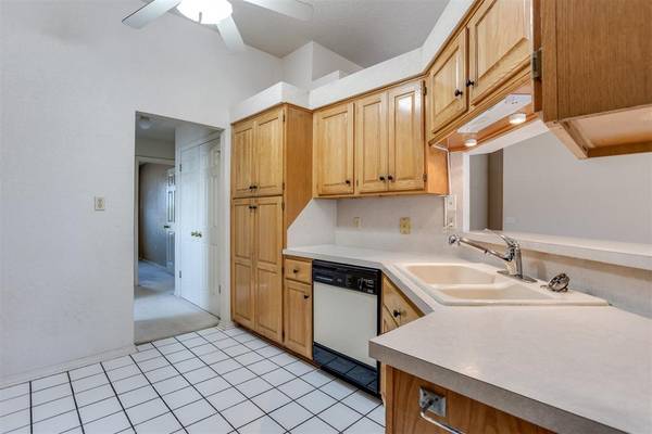 1613 Pinnacle LN, Edmond, OK 73003