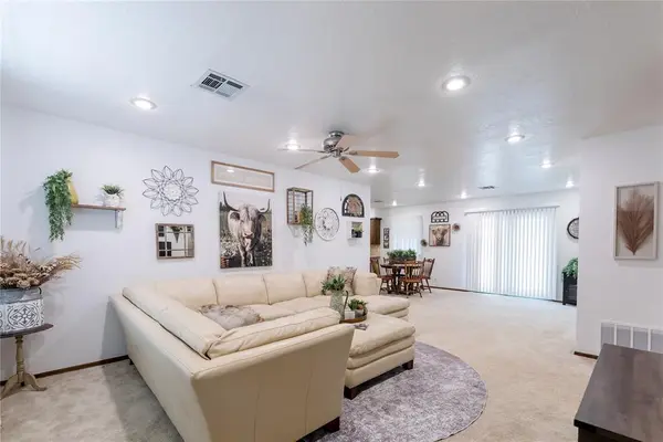 105 Mitchell DR, Elk City, OK 73644