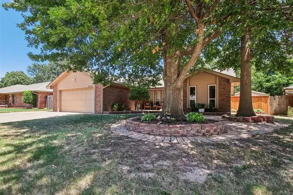 2120 Everglade CT, Yukon, OK 73099