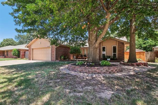 2120 Everglade CT, Yukon, OK 73099