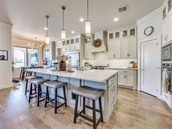 233 Saint Claire DR, Edmond, OK 73025