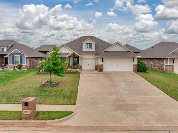 1305 N Storybrook ST, Mustang, OK 73064