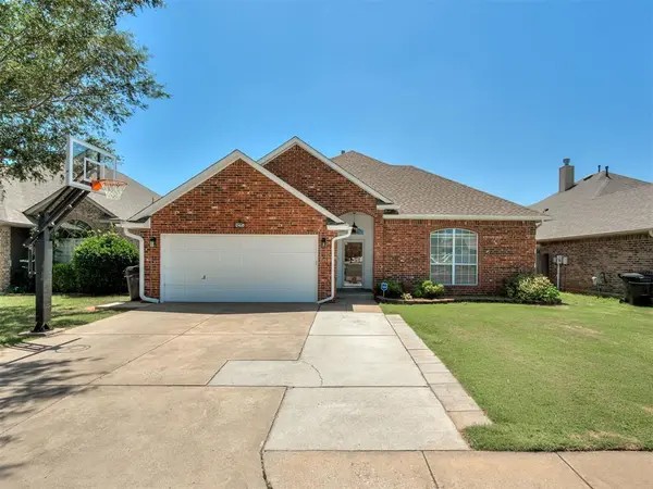 825 Oak Creek DR, Moore, OK 73160