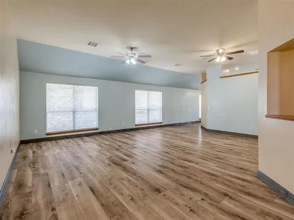 825 Oak Creek DR, Moore, OK 73160