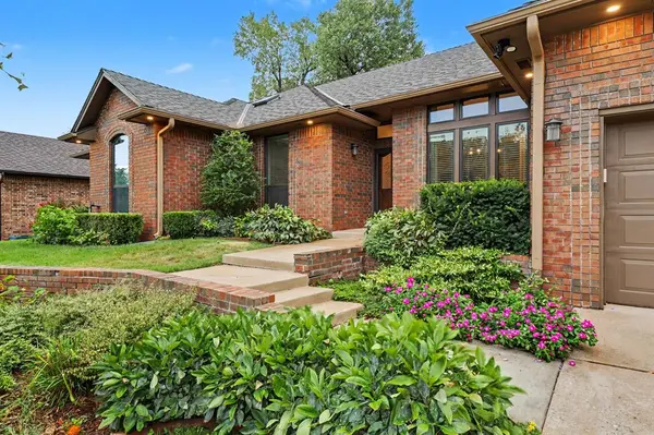 2004 N Ridgecrest RD, Edmond, OK 73013