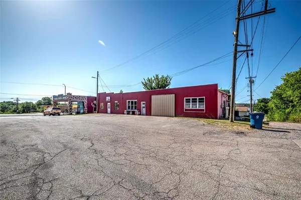 109 W 11th ST, Chandler, OK 74834