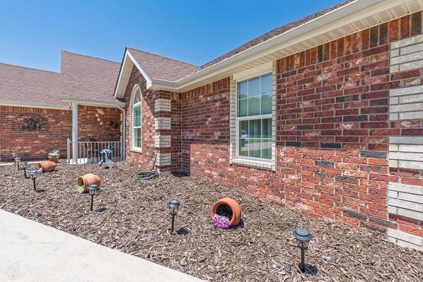 44730 Whispering Oaks DR, Shawnee, OK 74804