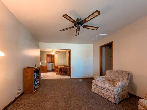 1406 W Mississippi AVE, Chickasha, OK 73018