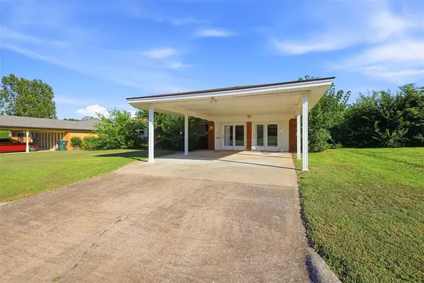 304 Country Club TER, Midwest City, OK 73110