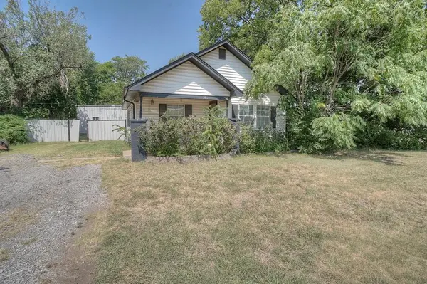 121 N Classen AVE, Moore, OK 73160