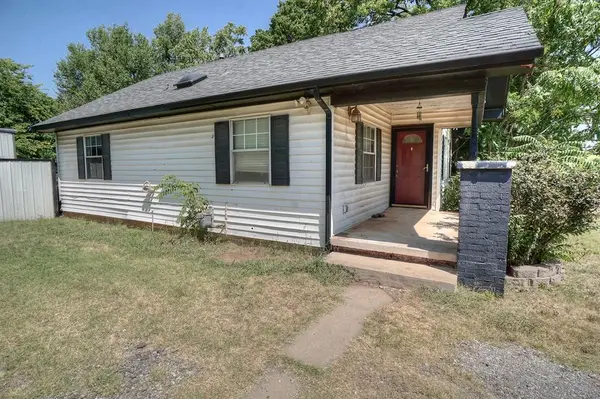 121 N Classen AVE, Moore, OK 73160