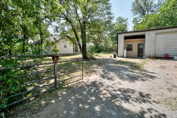 121 N Classen AVE, Moore, OK 73160