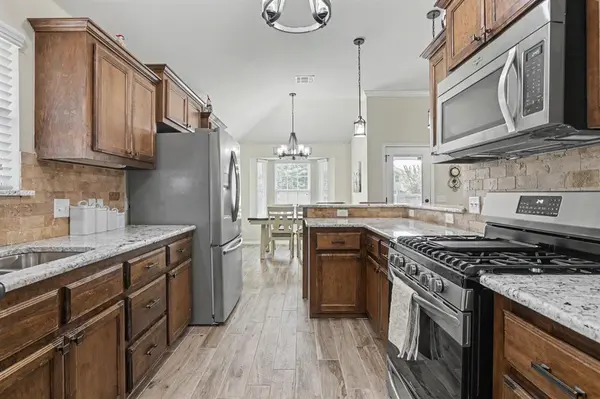 1305 Leigh CIR, Yukon, OK 73099