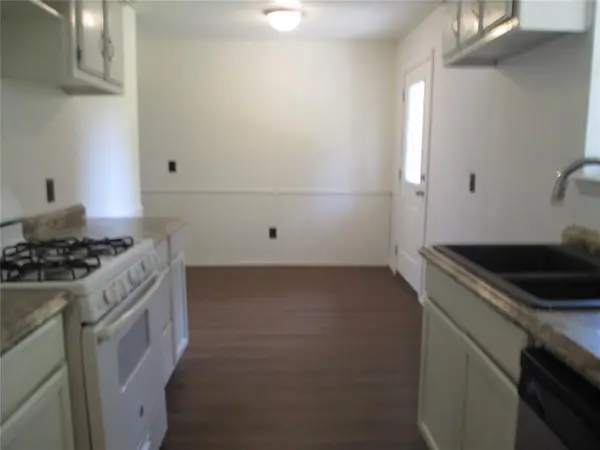 1052 NW 7th PL, Moore, OK 73160