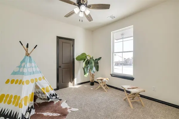 2313 E Kellan Court TER, Mustang, OK 73064